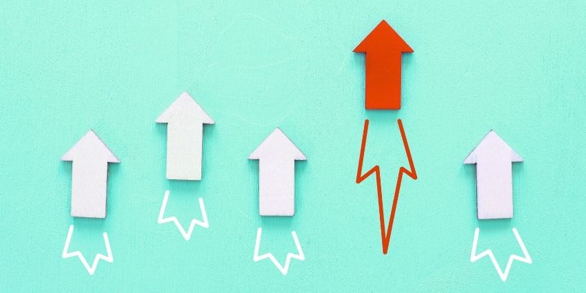 Arrows pointing upwards in a race